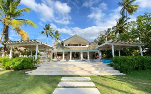 Stunning 11-BR villa in playa Coson
