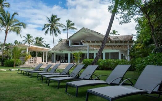 Stunning 11-BR villa in playa Coson