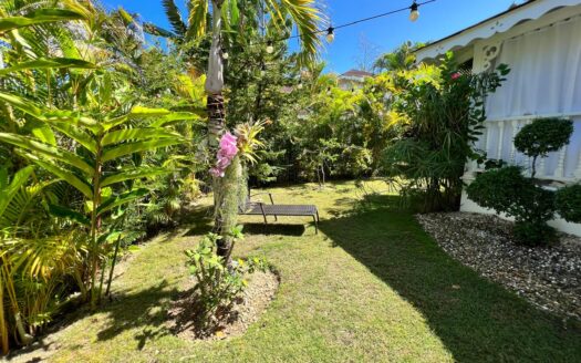 Charmante Maison de Style Colonial avec 3 Chambres à Coucher à Quelques Pas de la Plage