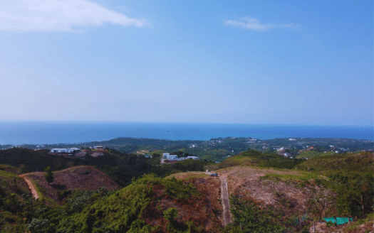 Superbe terrain avec vue sur l’océan dans une communauté authentique et autonome
