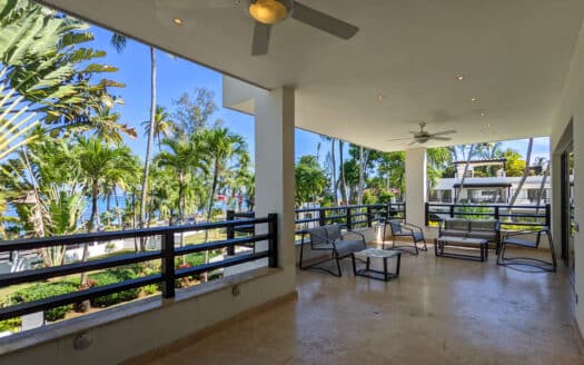 Condo de 3 chambres en première ligne dans un appart-hôtel en bord de mer