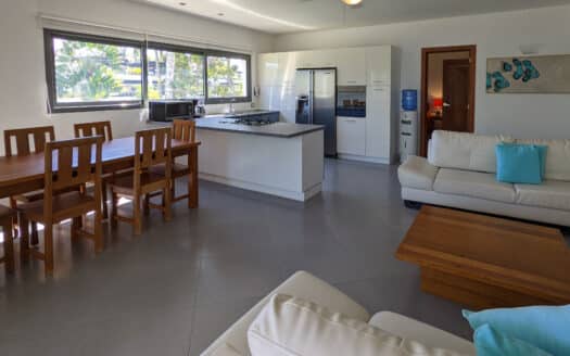 Condo de 3 chambres en première ligne dans un appart-hôtel en bord de mer