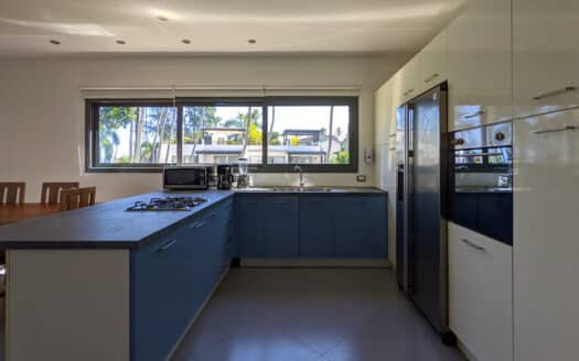 Condo de 3 chambres en première ligne dans un appart-hôtel en bord de mer