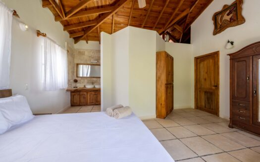 Villa spacieuse de 6 chambres à quelques pas de Playa Bonita