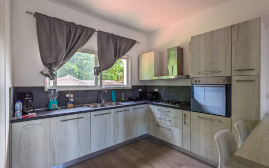 Penthouse moderne avec terrasse privée en ville