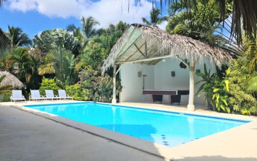 Caribbean Villa with pool table and just steps from the beach