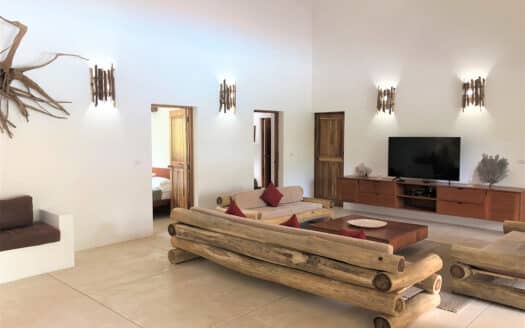 Caribbean Villa with pool table and just steps from the beach