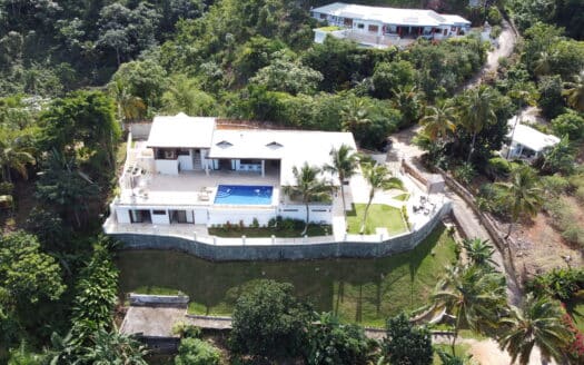 Villa de 8 chambres avec vue sur l’océan située sur une colline