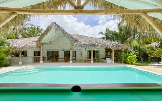 Magnifique maison de style caribéen dans une communauté en bord de mer