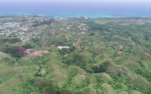 Collines abordables à vendre parfaites pour le développement résidentiel avec vue sur l’océan