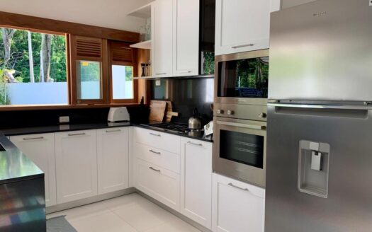 Trois villas de haute qualité en pré-vente à Bonita Beach
