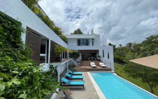 Villa de Luxe avec Vue sur l’Océan dans une Communauté Sécurisée