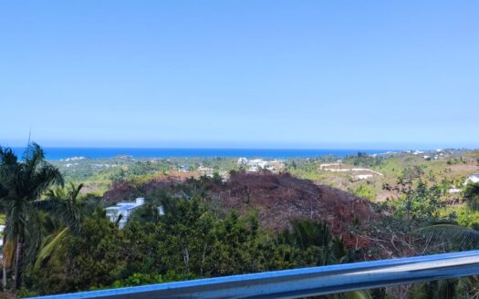 Villa avec vue sur l’océan sur les collines avec des coûts de propriétaire très bas