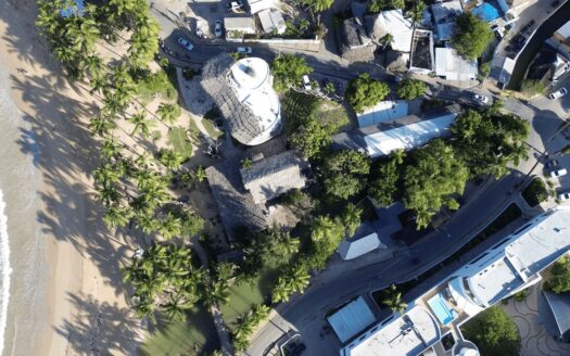 Plaza commerciale en bord de mer au cœur de Las Terrenas