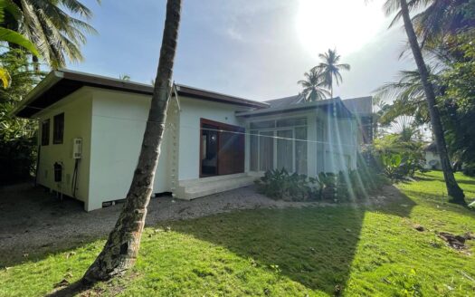Spacious 6-BR villa w/ direct access to the beach