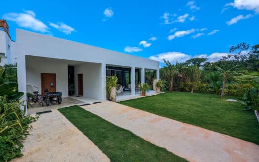 Villa moderne avec jardin proche de la plage de Punta Popy