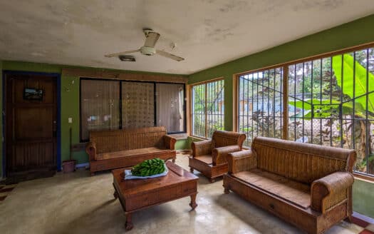 Donnez vie à votre vision avec cette villa prête à être rénovée