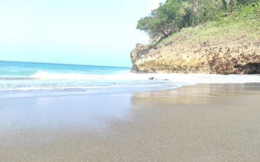 Terrain à Coson avec accès privé à la plage