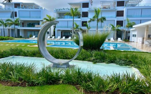 2-BR Apartment in town near the beach