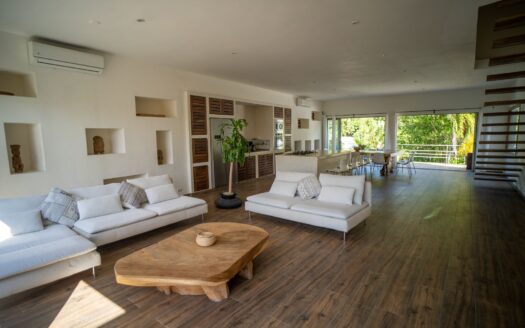 Luxurious beachfront penthouse for rent