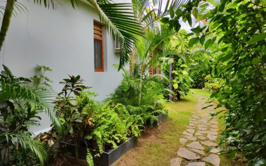 Villa écologique clé en main dans une petite communauté sécurisée proche de tout ce dont vous avez besoin
