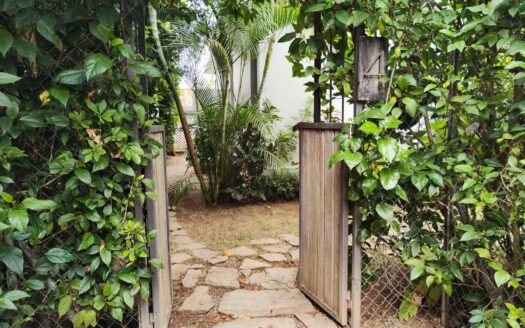 Villa écologique clé en main dans une petite communauté sécurisée proche de tout ce dont vous avez besoin
