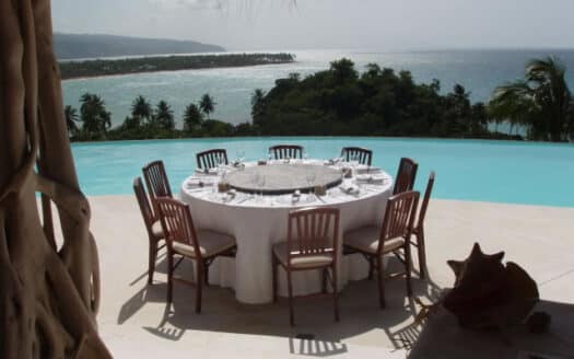 Grande villa sur petite colline avec vue incroyable