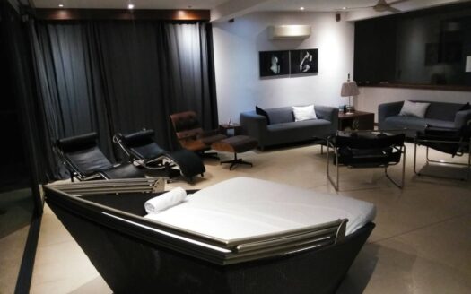 Penthouse moderne de 3 niveaux dans une communauté sécurisée