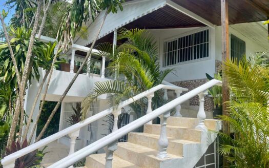 Villa de 4 chambres à Bonita à rénover avec beaucoup de potentiel