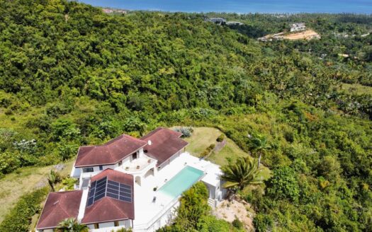 Villa stupéfiante de 4 chambres avec vue sur l’océan et la montagne