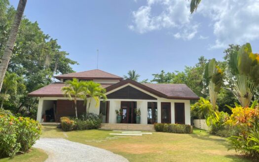 Villa privée en front de mer avec piscine