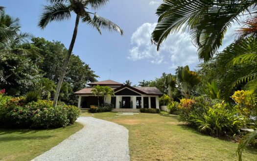 Villa privée en front de mer avec piscine