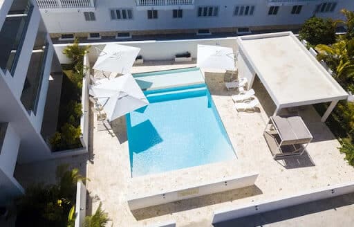 Nouveau condo moderne près de la plage