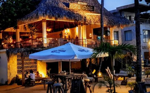 Hôtel caribéen authentique face à l’océan