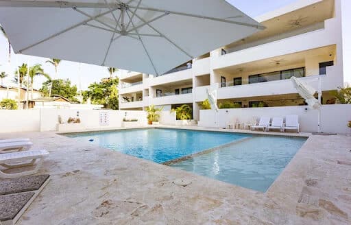 Nouveau condo moderne près de la plage