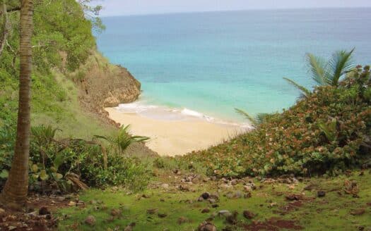 Terrain à Coson avec accès privé à la plage