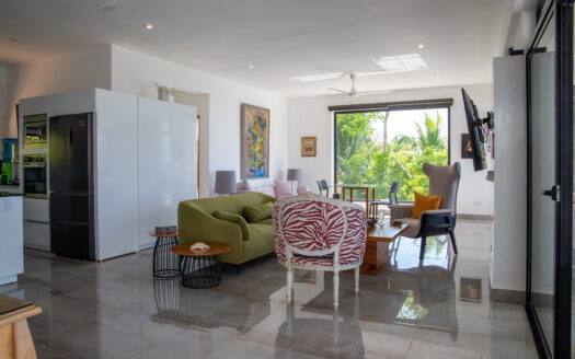 Villa moderne au sommet de colline avec vue sur l’océan