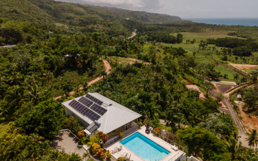 Villa au sommet de la colline avec vue incroyable