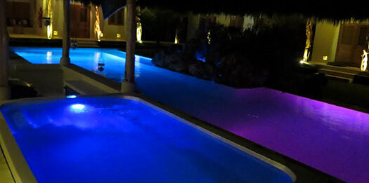 Villa Paradisiaque Tropicale avec Piscine Spectaculaire et Accès à la Plage