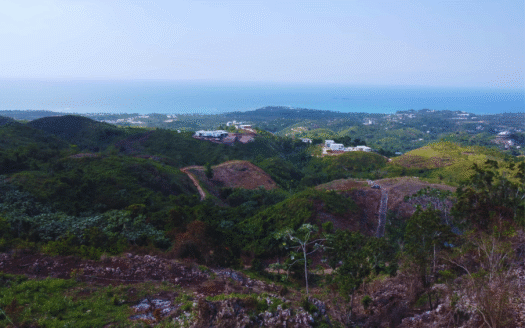 Superbe terrain avec vue sur l’océan dans une communauté authentique et autonome