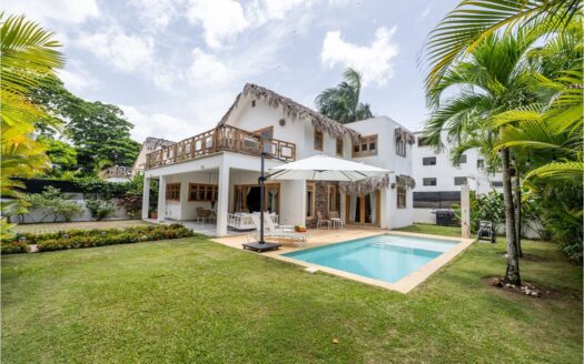 Villa clé en main de 5 chambres à quelques pas de Playa Bonita