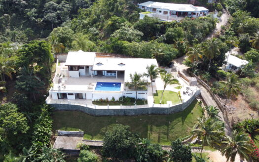 Villa de 8 chambres avec vue sur l’océan située sur une colline